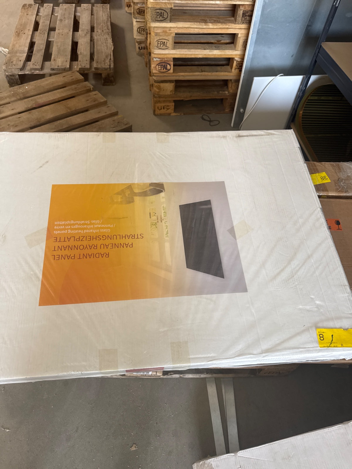 Zweite Wahl - Ecosun GS-Serie Infrarotpaneele weiß oder schwarz, Wand- oder Deckenmontage - Abmessungen: 120 x 80 cm, 850 Watt; Ausführung: Schwarzglas; Handtuchhalter: Einzeln mit seitlichen Abdeckleisten