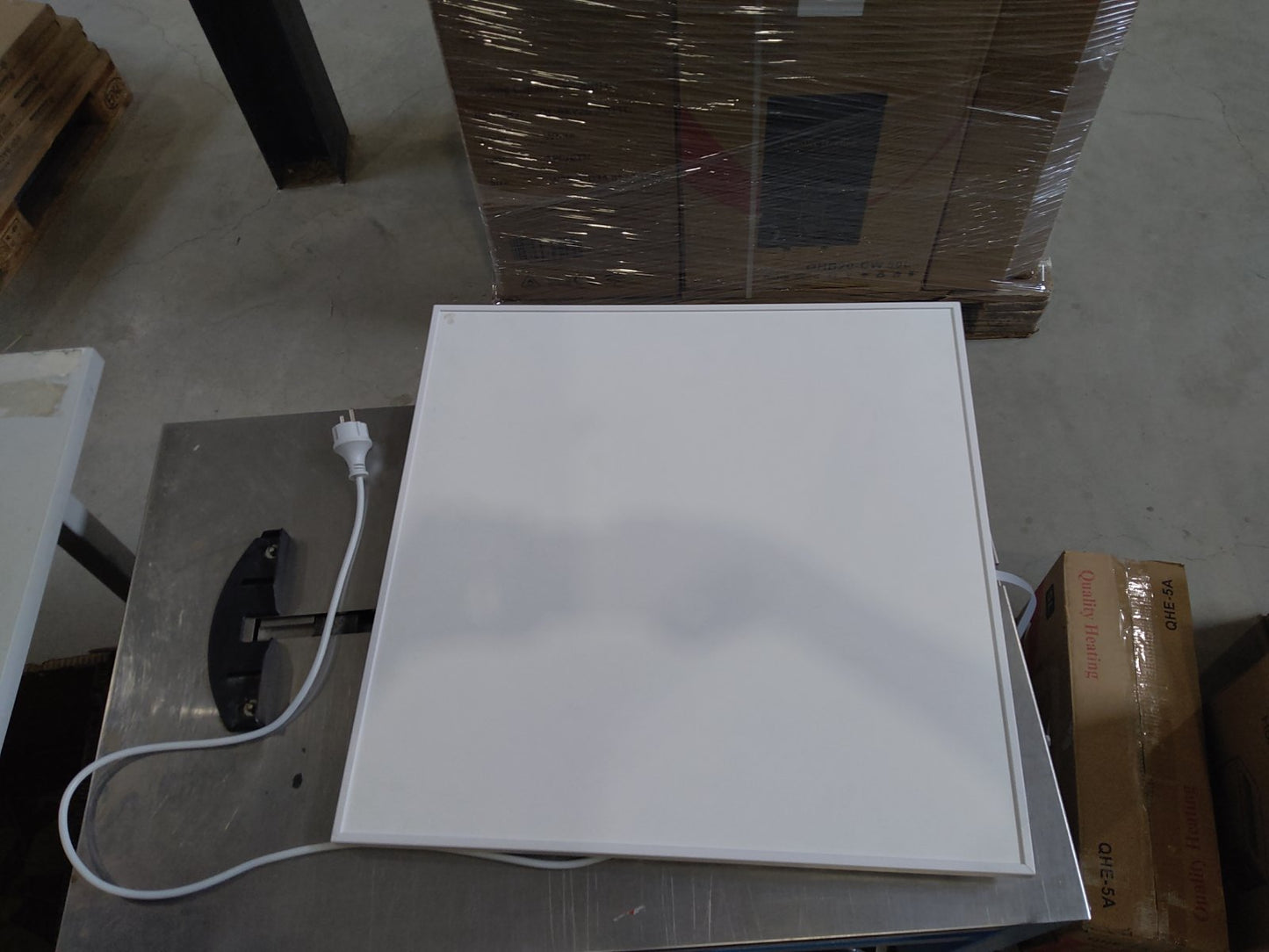 Zweite Wahl - QH-AK Serie Infrarotpaneel 60 x 60cm - 350 Watt - Default