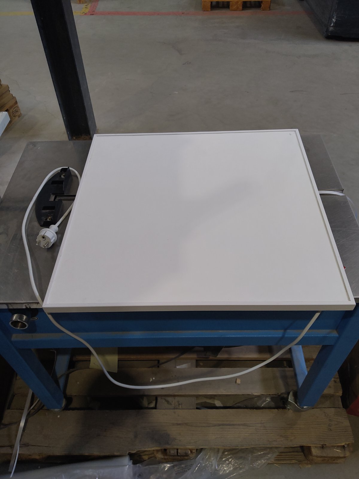 Zweite Wahl - QH-AK Serie Infrarotpaneel 60 x 60cm - 350 Watt - Default