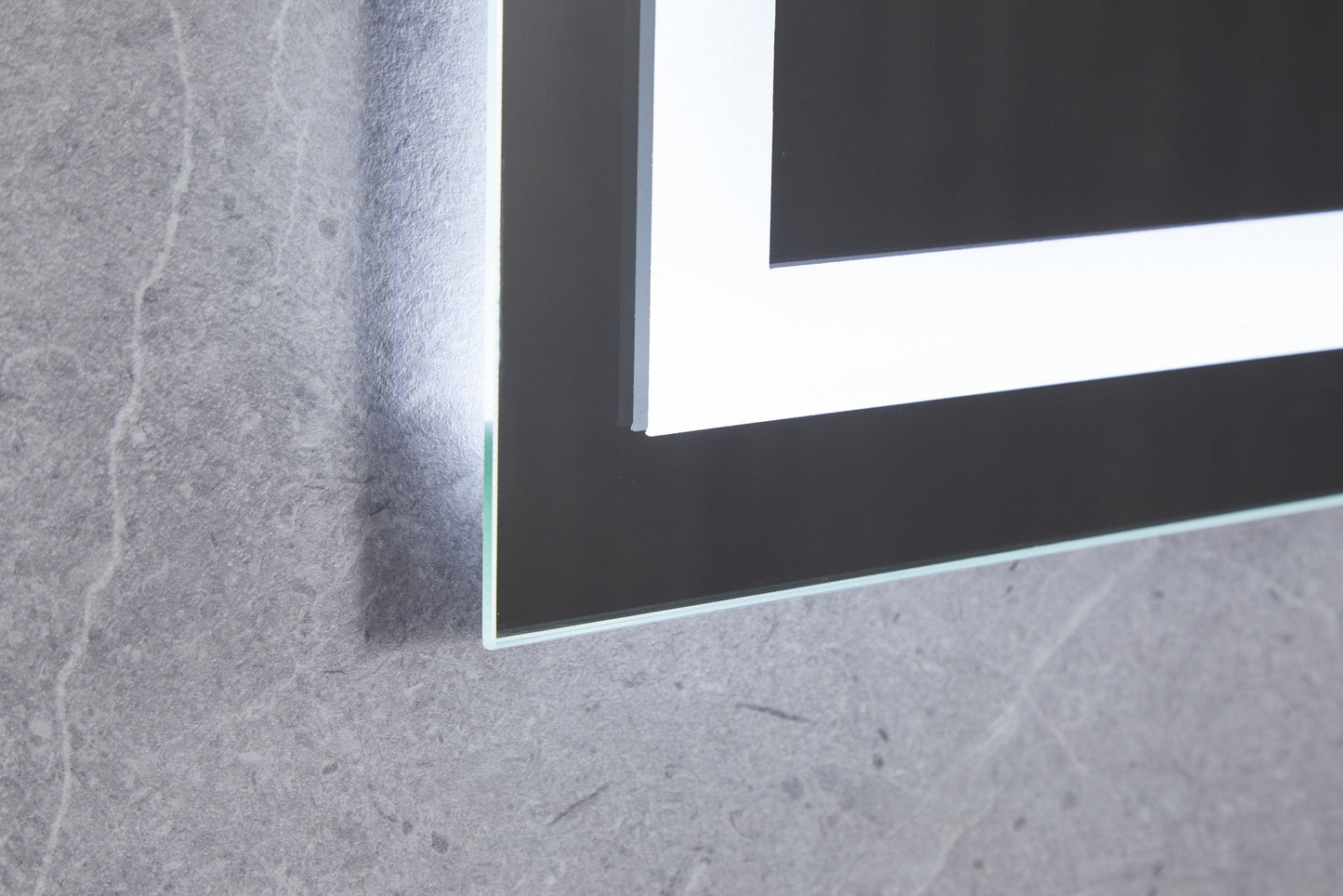 Spiegel 70 x 120 cm ohne Rahmen, eingebaute LED-Beleuchtung und Antibeschlag-Funktion