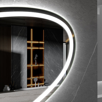 Asymmetrischer Spiegel mit eingebauter LED-Beleuchtung und Antibeschlag-Funktion, 90 cm breit und 60 cm hoch