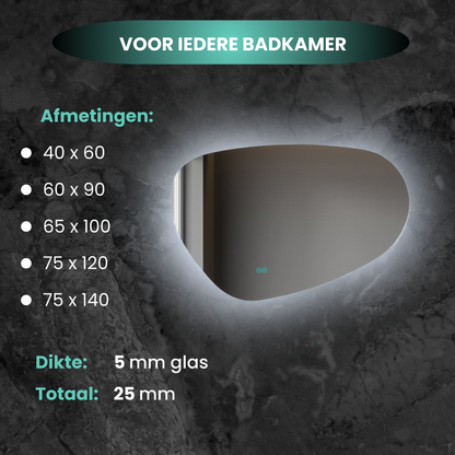 Asymmetrischer, organisch geformter Spiegel mit LED-Beleuchtung und Antibeschlag-Funktion, 100 cm breit und 65 cm hoch
