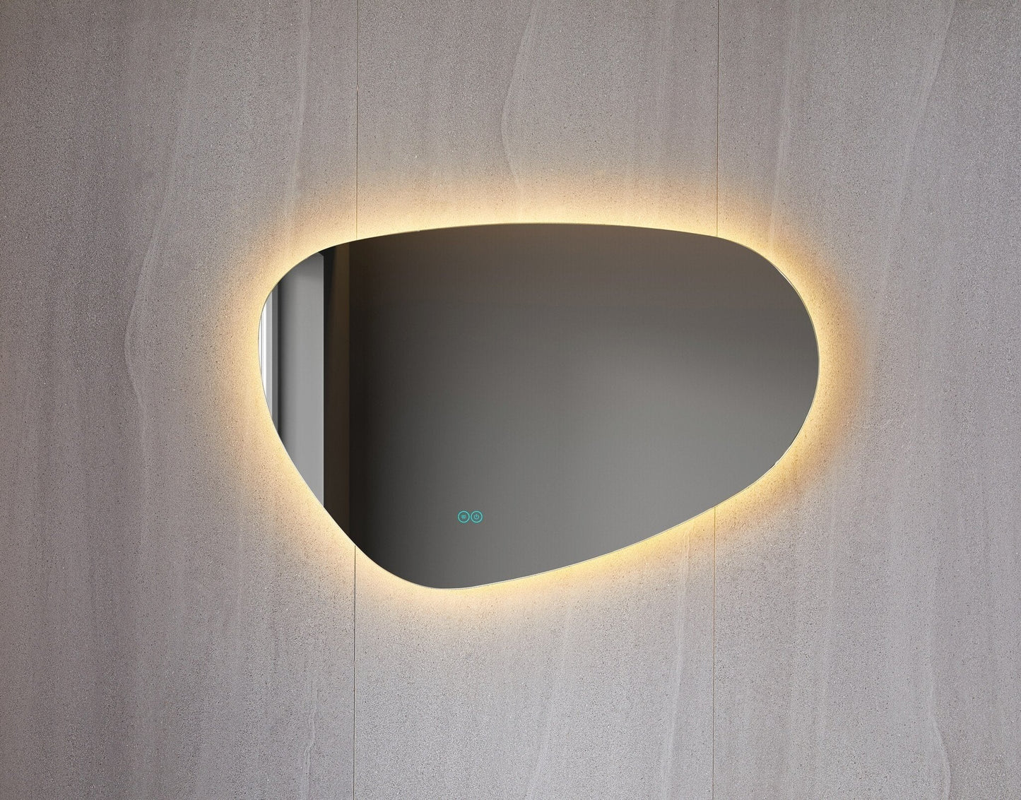 Asymmetrischer, organisch geformter Spiegel mit LED-Beleuchtung und Antibeschlag-Funktion, 100 cm breit und 65 cm hoch