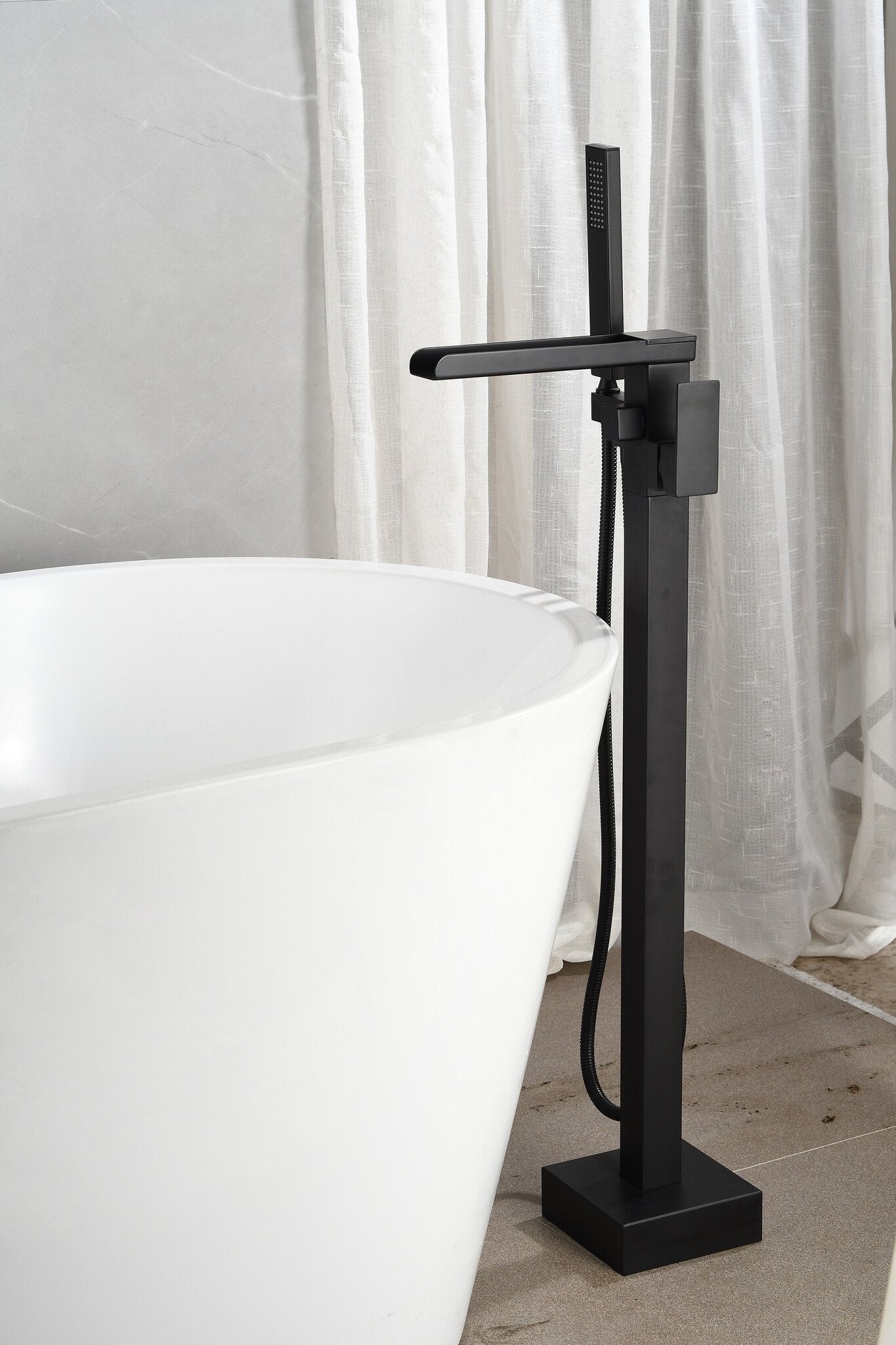 Standarmatur für Badewanne – mit Handbrause – Mattschwarz